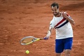 全仏オープンテニス、男子シングルス2回戦。リターンを打つリシャール・ガスケ（2021年6月3日撮影）。(c) Anne-Christine POUJOULAT / AFP