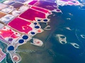 湖面が真っ赤に染まった湖（2018年8月15日撮影）。(c)CNS/尚建周