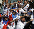 男子テニス、国別対抗戦のデビスカップ（Davis Cup 2012）は16日、ワールドグループ準決勝がアルゼンチンのブエノスアイレス（Buenos Aires）で行われ、アルゼンチンとの対戦成績を3勝1敗としたチェコが決勝に進出した。

チェコのトマス・ベルディハ（Tomas Berdych）は第4試合のシングルスでアルゼンチンのカルロス・ベルロク（Carlos Berlocq）を6-3、6-3、6-4で下した。

チェコを応援するファン（2012年9月16日撮影）。(c)AFP/ALEJANDRO PAGNI