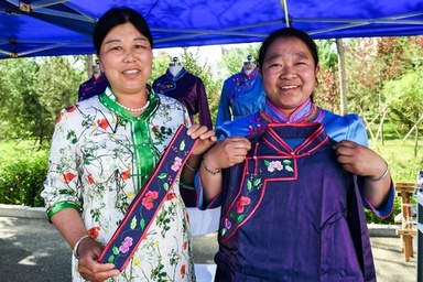 貧困脱却のカギに モンゴル族の無形文化遺産 王府刺繍 で販路開拓 写真5枚 ファッション ニュースならmode Press Powered By Afpbb News