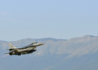 有志連合、IS化学兵器施設を初空爆 拘束の工作員から情報入手