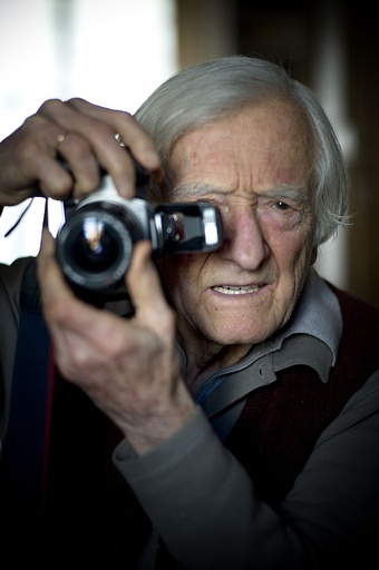 仏写真家マルク・リブー氏死去 「フラワーパワー」運動など報道