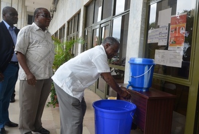 エボラ出血熱の実験薬を西アフリカに供与、米医薬品開発企業