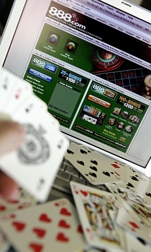 違法ネット賭博禁止法の施行を半年延期、米財務省とFRB