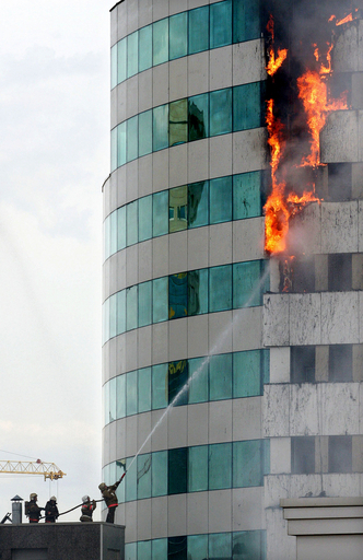 首都の32階建て行政ビルで火災 - カザフスタン