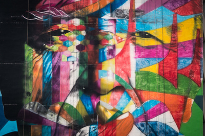 サンパウロのビルに巨匠建築家の巨大壁画