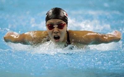 中西 女子200メートルバタフライで準決勝進出