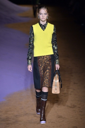 ファブリックの美しさで魅せる、「プラダ」15年春夏