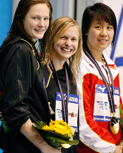 レントン 女子100メートル自由形で金