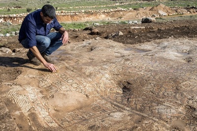 ビザンツ時代のモザイク画発見、イスラエル中部