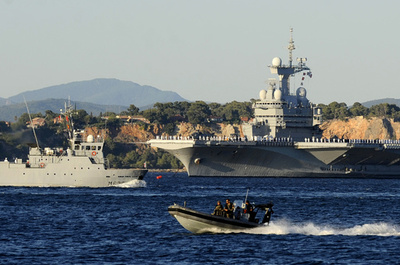 フランス、対イスラム国作戦でペルシャ湾に空母派遣か