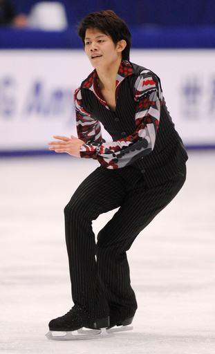 男子SP、小塚が首位 町田7位 フィギュア中国杯