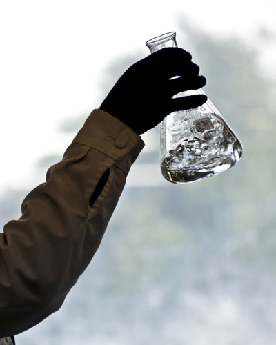 「魅力的な容姿」の科学者、能力劣ると思われやすい 研究