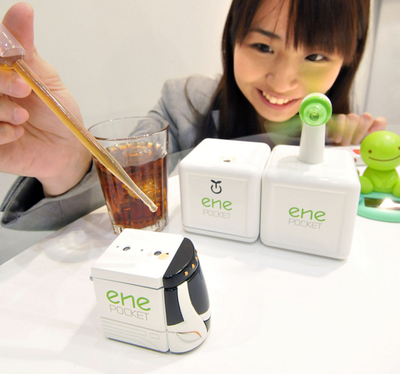 ジュースで発電、バイオ電池で走るおもちゃの乗り物
