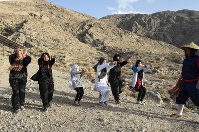 少数民族ハザラ人女性、空手で護身がブーム パキスタン