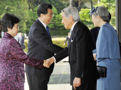 胡中国国家主席、皇居で天皇、皇后両陛下と会見