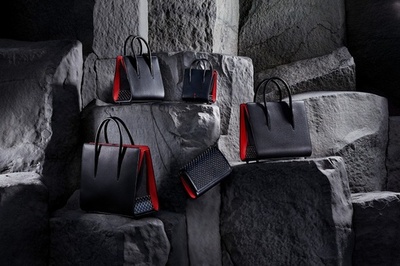 「クリスチャン ルブタン」セクシーなウルトラブラックの新作バッグ