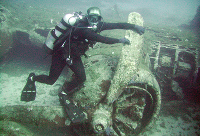 コルシカ島沖の海底で第2次世界大戦当時のB-17爆撃機を発見