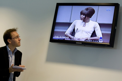 マンデラ氏基金の元代表、キャンベルさん証言のダイヤを「保管」