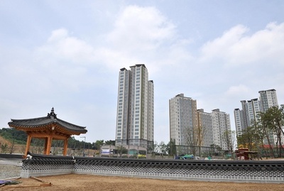 韓国のコンビニで銃撃、3人死亡 店に放火も