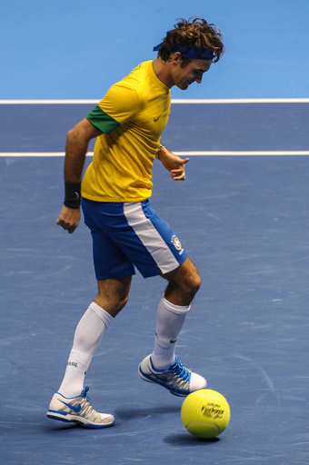 フェデラー、サッカーブラジル代表のユニホームでエキシビション