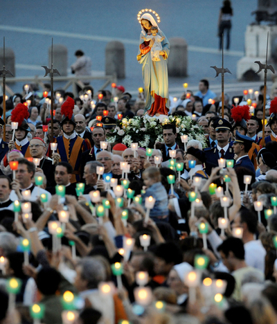 法王、「聖母マリアの月」5月最終日のミサ