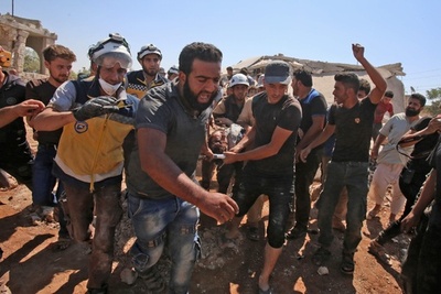 空爆続くシリア北西部、4月末からの3か月間に40万人以上が避難 国連