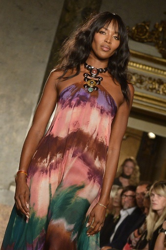 ナオミ・キャンベルもランウェイに、「エミリオ・プッチ」15年春夏