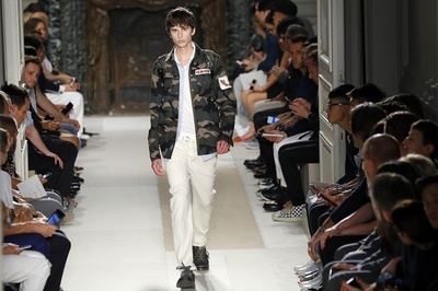 「ヴァレンティノ」17年春夏メンズ