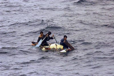 ジャワ海を1週間漂流の男性3人、豪船が救助