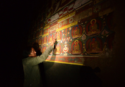 チベット仏教寺院の壁画、修復進む ネパール