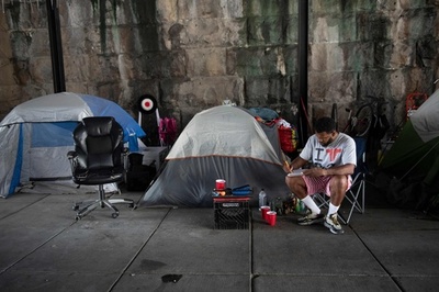 米首都、増えるホームレス野営地 AFPフォトエッセー