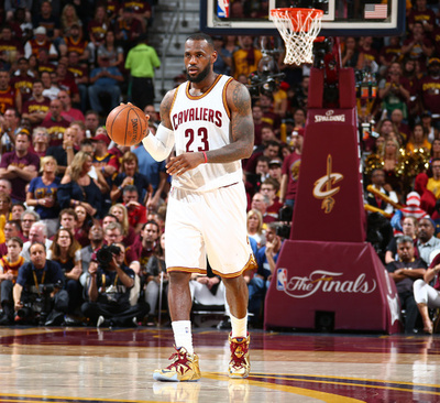 レブロンがキャブスとの新契約に署名、タイトル獲得目指し