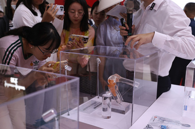 習近平「心血管材料の国産化は進んでいるか?」と問いかけ