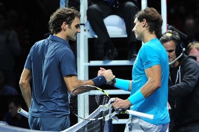 ナダルがフェデラーにインドアで初勝利、決勝へ ATPツアー・ファイナル