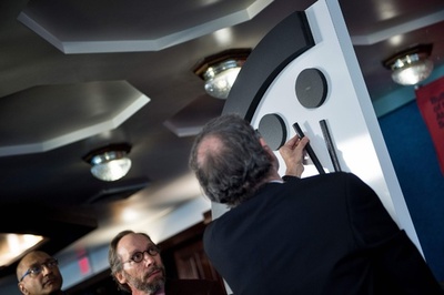 「終末時計」過去最短の残り2分に 核開発やトランプ氏が影響