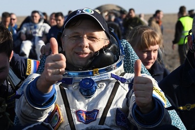 ISS滞在の米ロ宇宙飛行士3人、地球に無事帰還