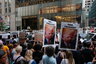 トランプ大統領、自身を「ファシスト」呼ばわりの投稿をリツイート 