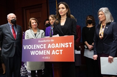 ジョリーさん、DV防止法改正の早期実現を要請