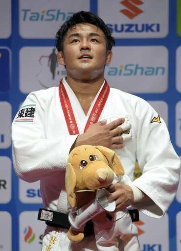 橋本が男子73キロ級で金メダル獲得、芳田は銀 世界柔道