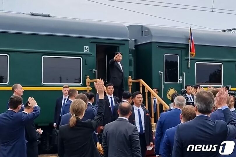 北朝鮮のキム・ジョンウン（金正恩）朝鮮労働党総書記と専用列車(c)AFP/news1
