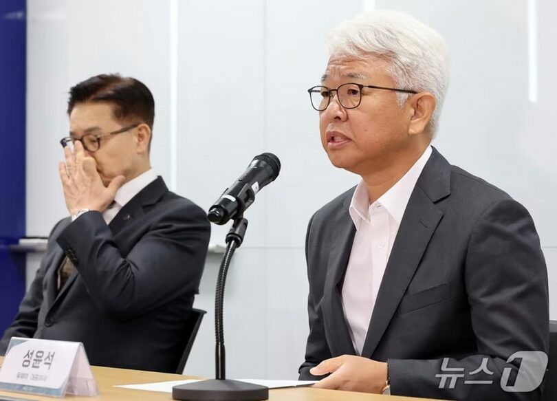14日、ソウル市衿川区の韓国大学教育協議会で、2027年度大学随時募集のオンライン出願システム障害について説明するユウェイアプライのソン・ユンソク代表＝2026年9月14日(c)news1