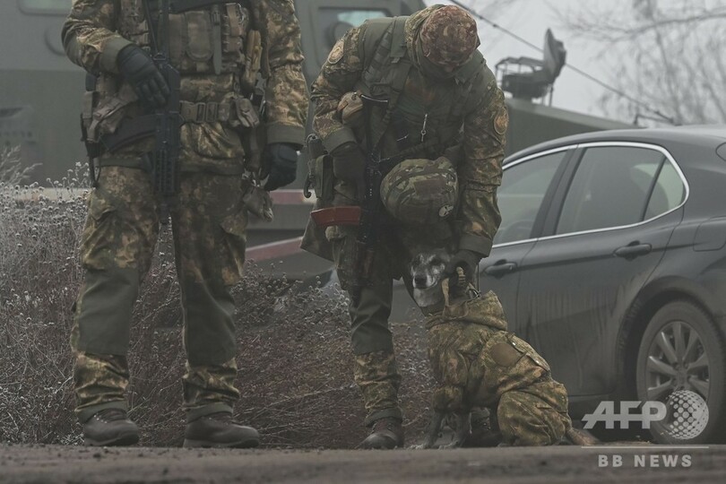 ウクライナ東部、政府と親ロ武装勢力が捕虜交換