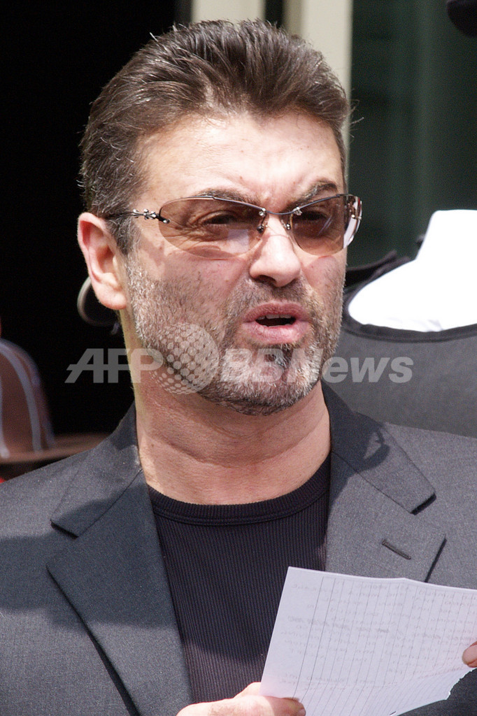 「免許停止2年、奉仕活動100時間」、ジョージ・マイケルに判決