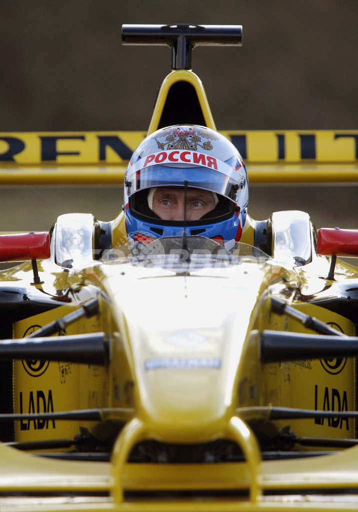 プーチン首相の「タフガイ」演出、もう古くさい？大統領選前にかすむ効力