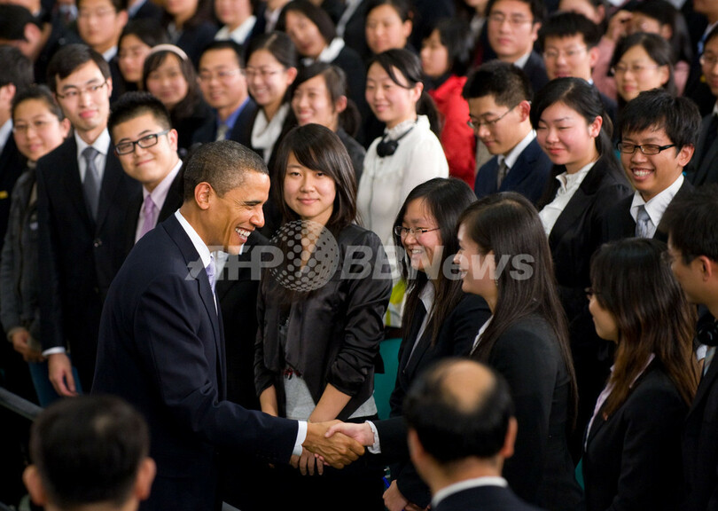 オバマ大統領、中国学生らと対話 「米中は敵対すべきではない」