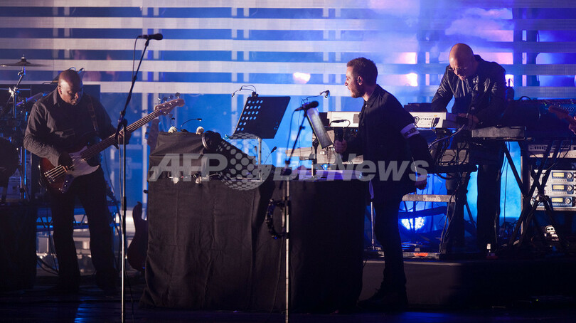 英野外フェス「ビッグ・チル」大盛況、集団ヌード撮影も