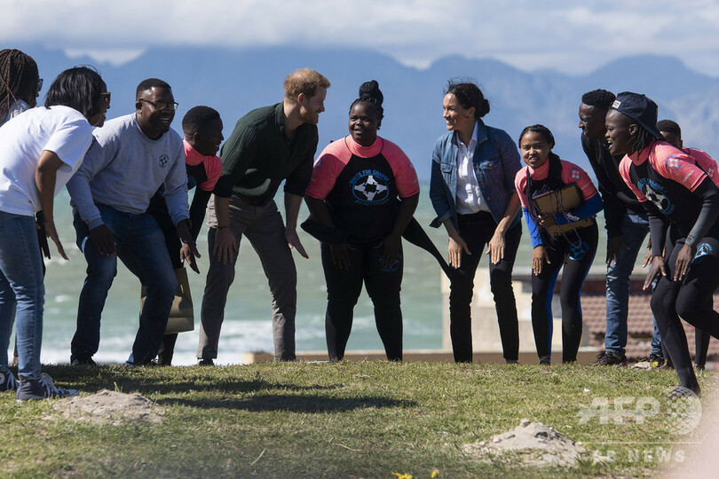 南ア訪問のヘンリー王子夫妻、NGOメンバーと交流 モスクにも