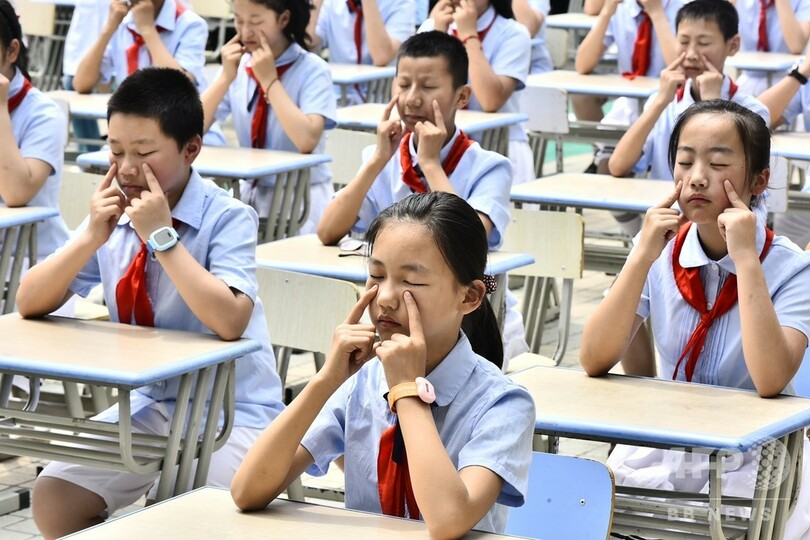 コロナ対策のオンライン学習で近視が急増、中国の小中高校