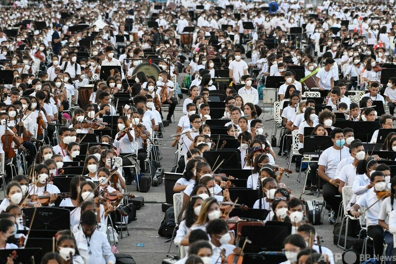 「世界最大のオーケストラ」 1万2000人がギネス挑戦 ベネズエラ